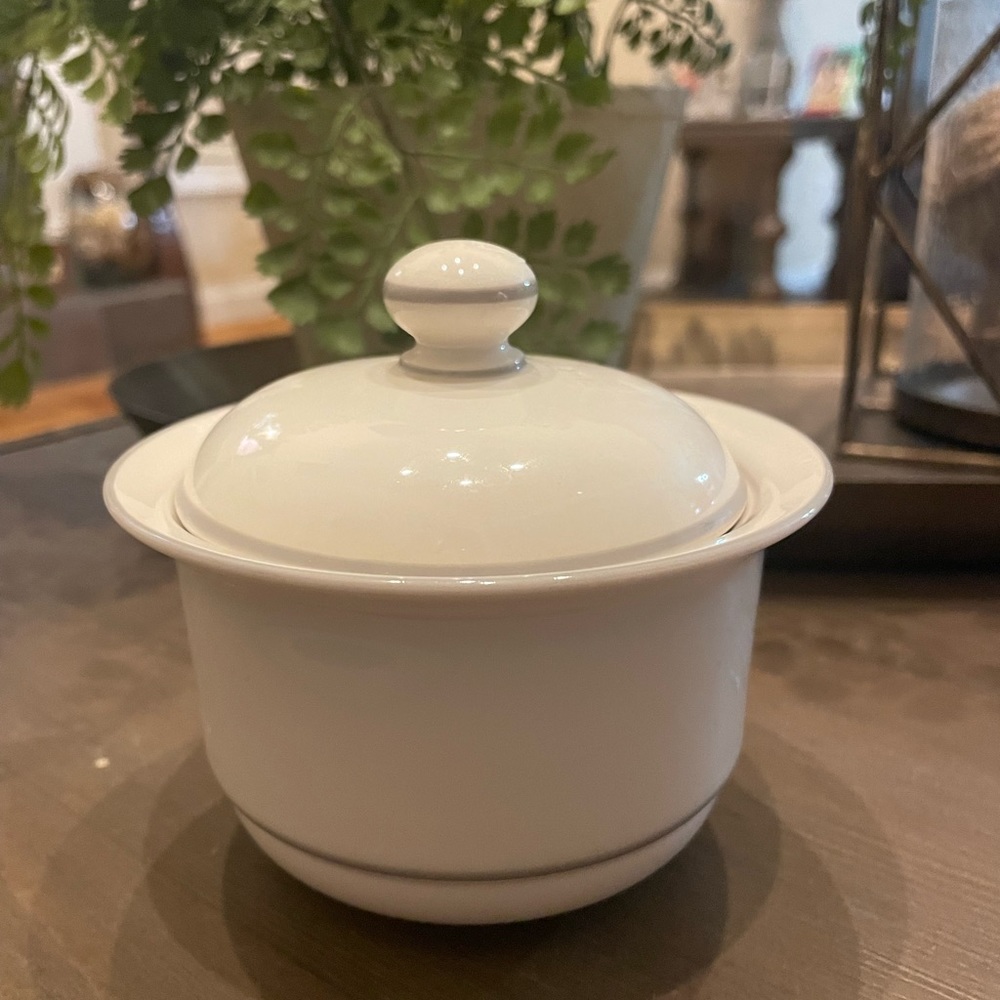 Lenox Chinastone "For The Grey Patterns" Sugar Bowl With Lid.